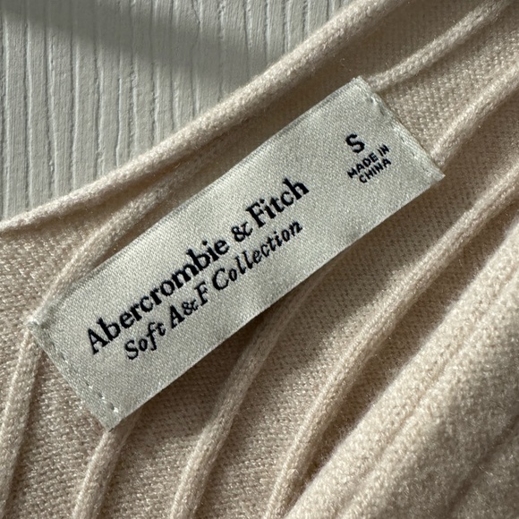 Abercrombie & Fitch V-Neck Sweater - Picture 2 of 3